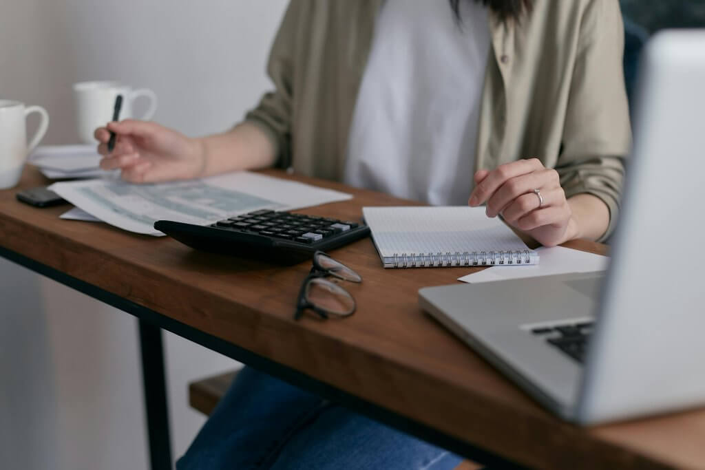 Are liquidation costs tax deductible?